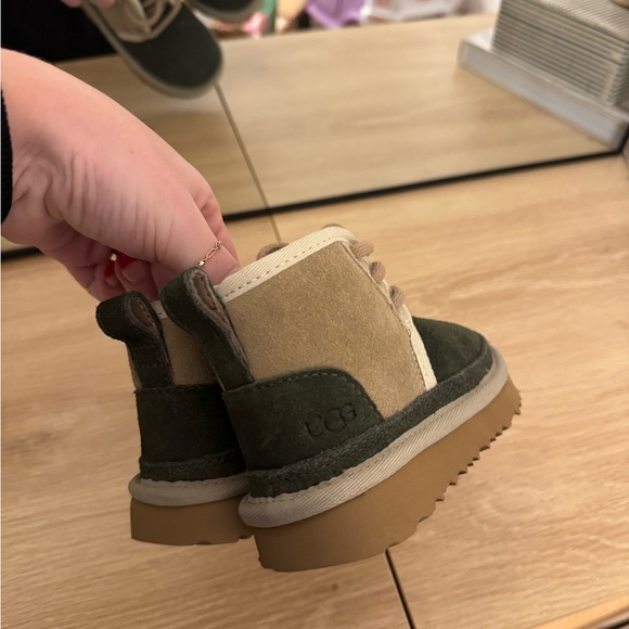 Toddler Uggs size 6 NWT - Picture 5 of 6